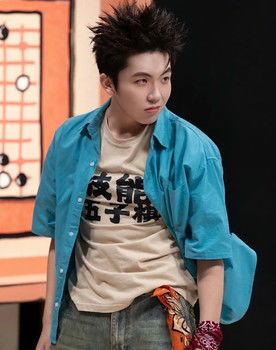 Li Jiacheng as Self - Contestant