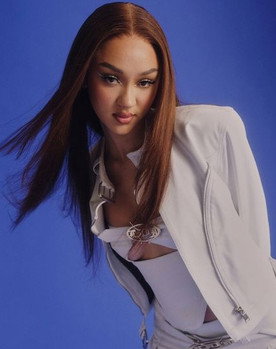 Stella Quaresma as Self