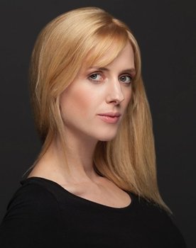 Wilma Elles as Julie