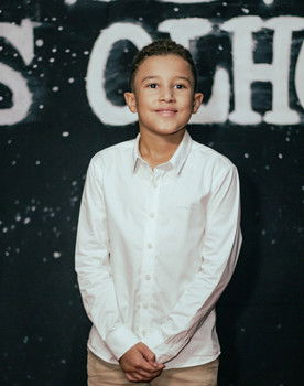 Pedro Isaque Gama as Augusto Pontes