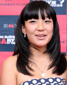 Nuria Tazhidinova as Алия