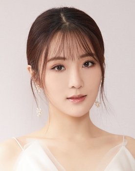 Keying Zhang as Chen Chen