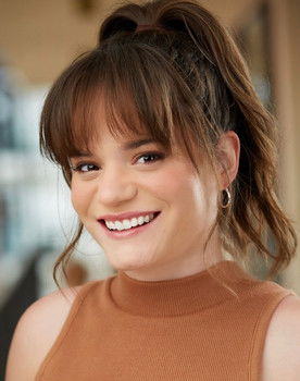 Olivia Cate as Disgruntled Wife