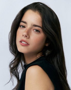 Madalena Aragão as Sara