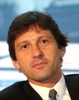 Leonardo Araújo as Coveiro