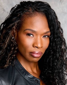 Dazelle Yvette as Mama Birdy