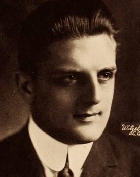 Lamar Johnstone as Jeff Lawson