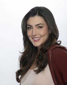 Daniela Álvarez as Regina