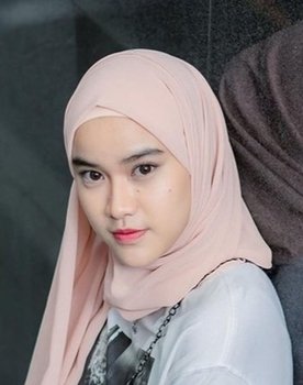 Dwi Putri Bonita as Uty