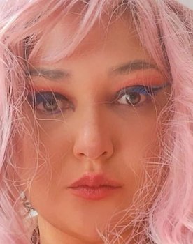 Cláudia Borba as Hooker 1 (episode 'Dois Bêbados e um Homenzinho Vermelho')