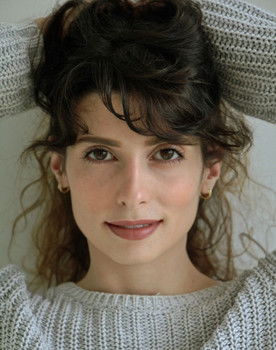 Mila Rusti as Criança