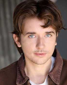 Bradley Beachum as Kyle