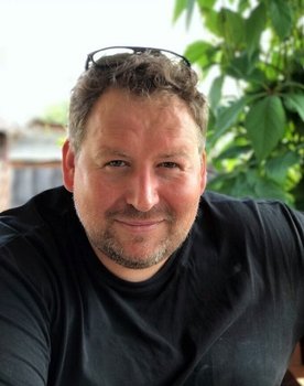 Stanislav Duzhnikov Photo