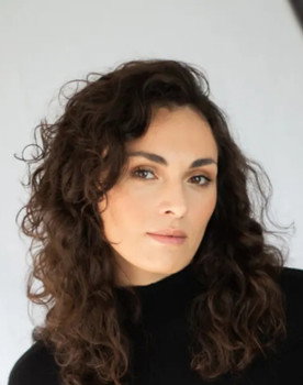 Camila Valenzuela as Claudia (voice)