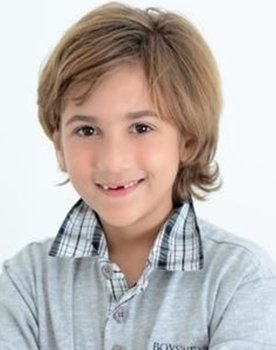 Lucas Simões as Geandro Oliveira (Gê)