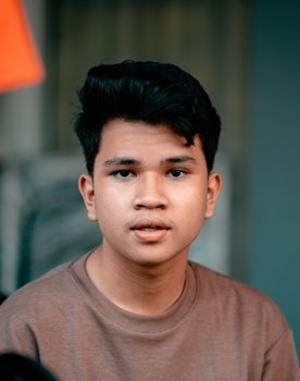 Aaron Ticoalu as Student