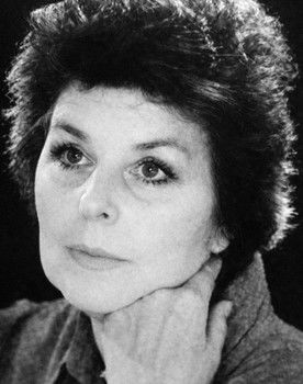 Wanda Ottovich-Volovskaya as Нина Дмитриевна Ольшанская