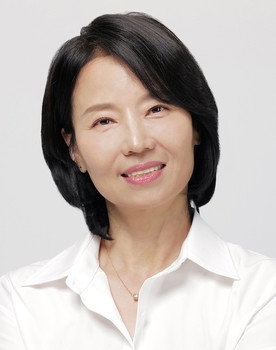 Oh Min-ae as Landlady