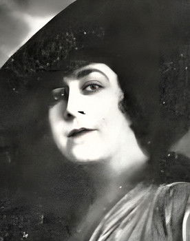 Alice Rinaldo as The Worldly Woman
