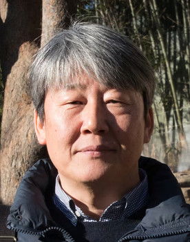 Ryu Jung-hoon as Self