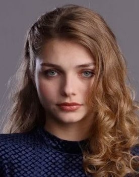 Margherita Caviezel as Angelica Petroni