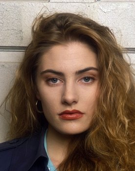 Mädchen Amick as Lauren