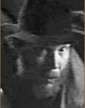 Paul Leomar as Selden - convict