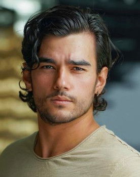 Lee Keinan as Darren