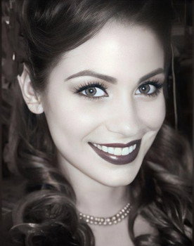 Tessa Lyn as Daisy Blaine (as Tessa Farrell)