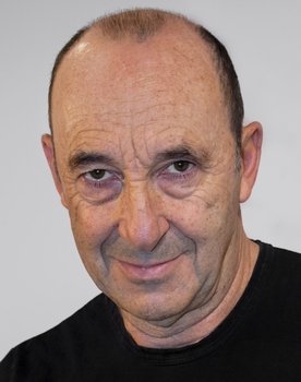 Manuel Manquiña as Tío Arturo