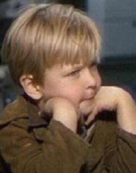 Rudy Lee as Junior Hightonsil (uncredited)