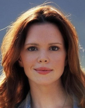 Viviane Victorette as Regina "Regininha"