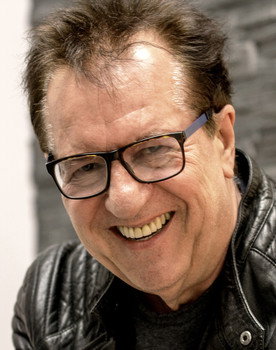 Herman Rarebell as drums, percussion, backing vocals