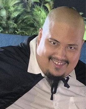 Matheus Akio as Segurança
