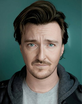 Nick Bardin as Desmond