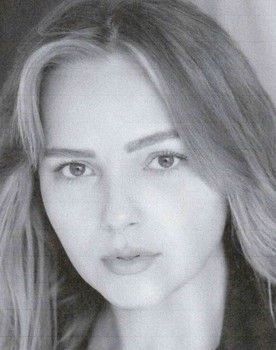 Catherine Hollows as Erin