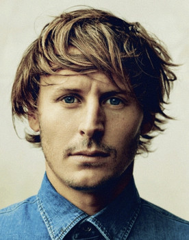 Ben Howard as Singer