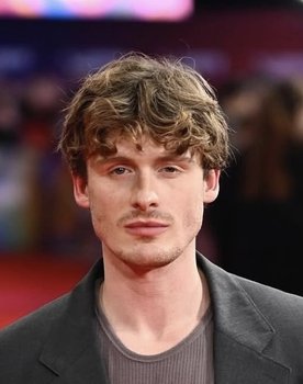 Giles Surridge as Sven