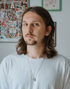 Alejandro Pérez Castellanos as Man