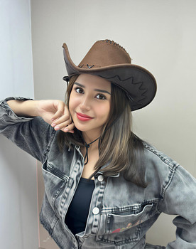 Azella Alhamid as Rini