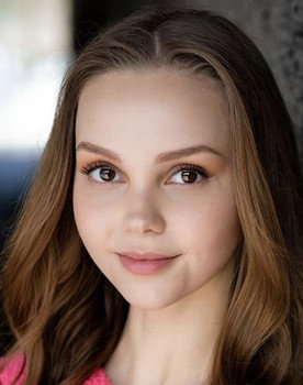 Savannah Lee Nassif as Hailey Mays