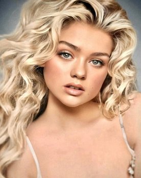 Sophia Bartolai as Samantha Genrich