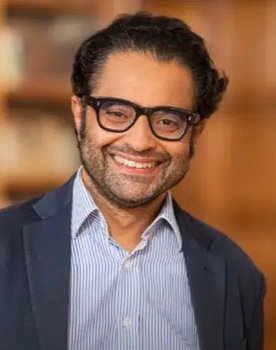 Amine Benyamina as Self : Addictologue, Professeur & Psychiatre