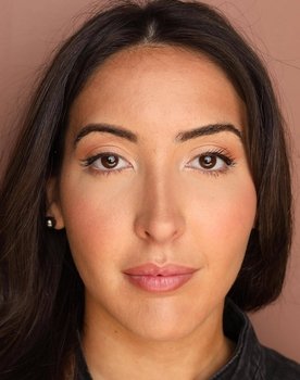 Nicole Annunziata as Amy