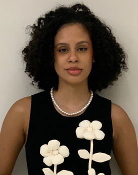 Bia Ávila as Clarissa #3