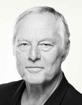 Bjørn Floberg as Viggó