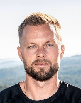Sebastian Larsson as Self