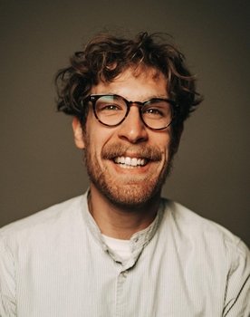 Jakob Tögel as Pete