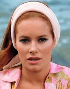 Luciana Paluzzi as Señora Veronica Kleitz
