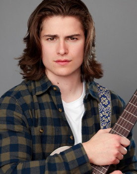 Martin Kamm as Harry Osborn